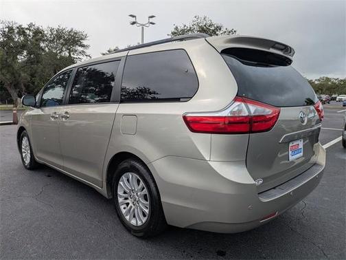 2016 Toyota Sienna XLE