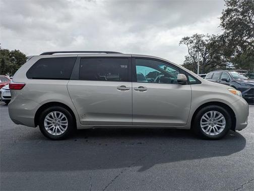 2016 Toyota Sienna XLE