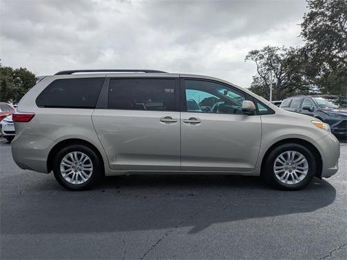 2016 Toyota Sienna XLE