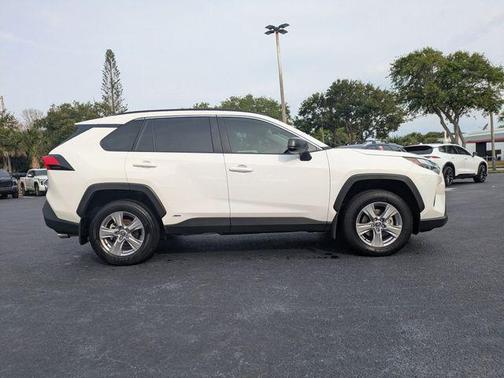Ice Cap 2025 Toyota RAV4 Hybrid LE