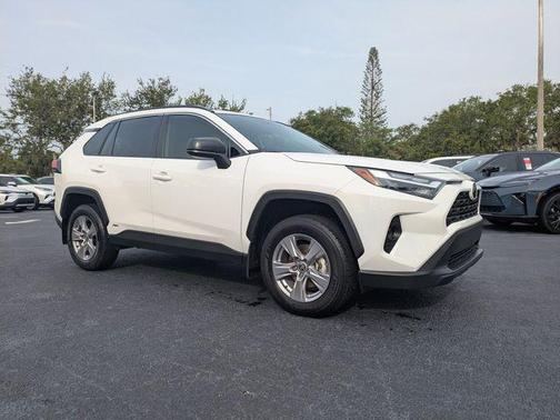 Ice Cap 2025 Toyota RAV4 Hybrid LE
