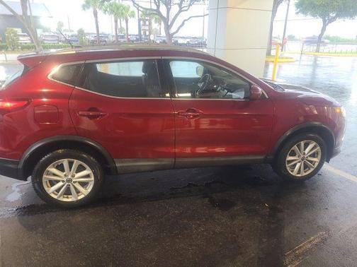 Scarlet 2019 Nissan Rogue Sport SV