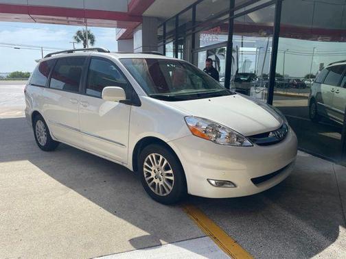 Blizzard Pearl 2010 Toyota Sienna XLE