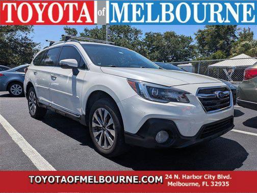 Crystal White Pearl 2019 Subaru Outback 3.6R Touring