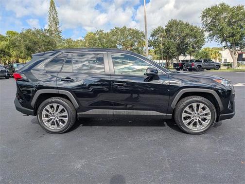 2021 Toyota RAV4 XLE Premium
