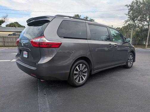 Predawn Gray Mica 2018 Toyota Sienna XLE