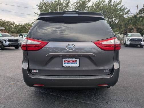 Predawn Gray Mica 2018 Toyota Sienna XLE