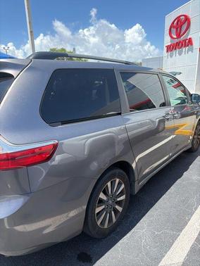 Predawn Gray Mica 2018 Toyota Sienna XLE