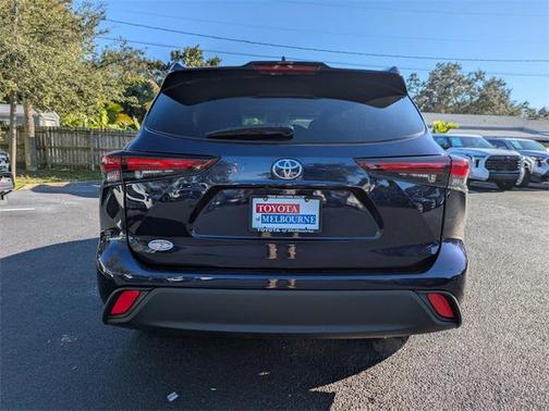 2024 Toyota Highlander LE