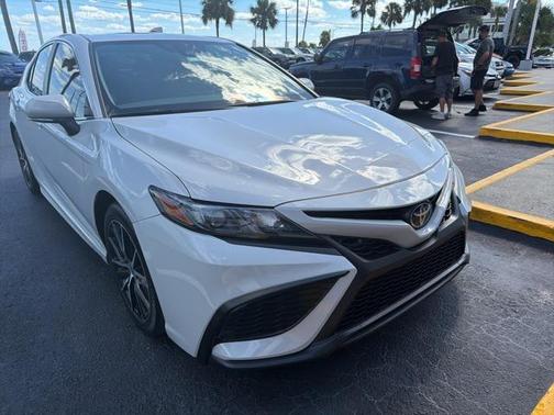 2022 Toyota Camry SE