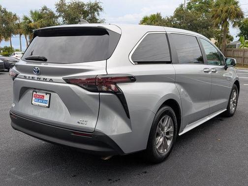 Celestial Silver Metallic 2025 Toyota Sienna XLE