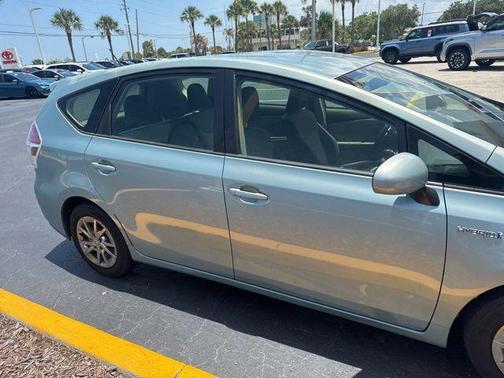 Pearl 2016 Toyota Prius v Three