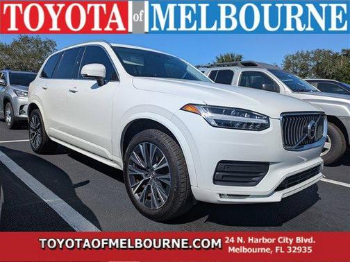 2022 Volvo XC90 T5 Momentum 7 Passenger