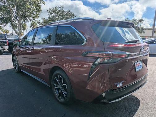 2025 Toyota Sienna Platinum 7 Passenger