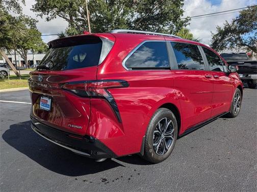 2025 Toyota Sienna Platinum 7 Passenger