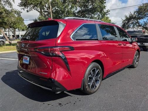 2025 Toyota Sienna Platinum 7 Passenger