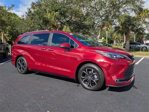 2025 Toyota Sienna Platinum 7 Passenger