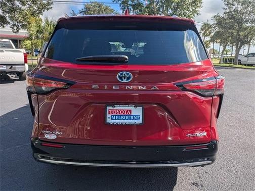2025 Toyota Sienna Platinum 7 Passenger