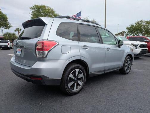Ice Silver Metallic 2017 Subaru Forester 2.5i Premium
