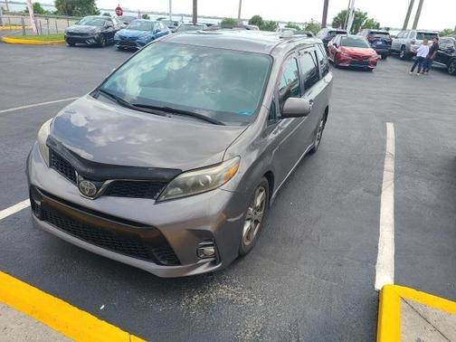 2018 Toyota Sienna SE