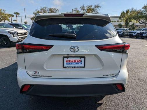 Blizzard Pearl 2021 Toyota Highlander XLE