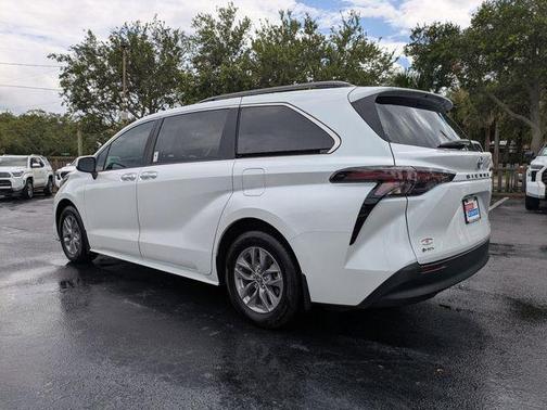 Wind Chill Pearl 2025 Toyota Sienna XLE