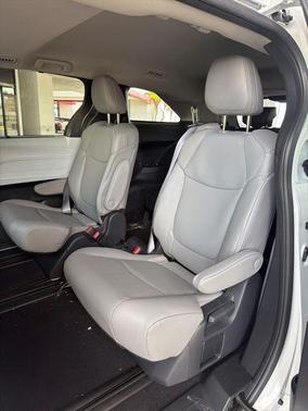Wind Chill Pearl 2025 Toyota Sienna XLE
