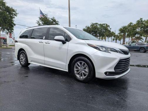 Wind Chill Pearl 2025 Toyota Sienna XLE