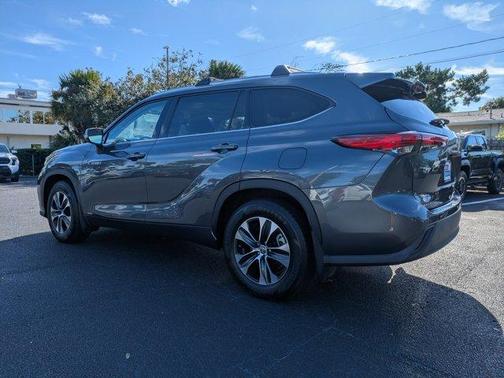 2021 Toyota Highlander Hybrid XLE