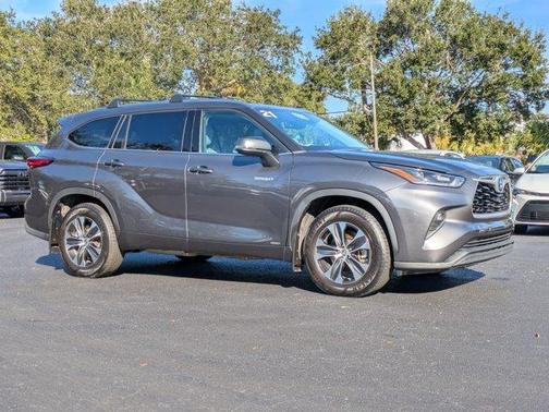 2021 Toyota Highlander Hybrid XLE