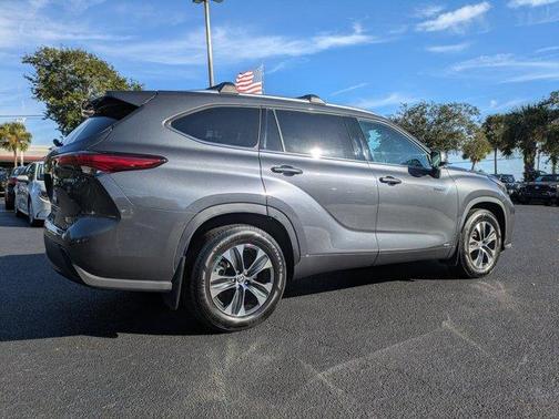 2021 Toyota Highlander Hybrid XLE