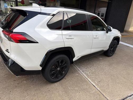 2022 Toyota RAV4 Hybrid SE