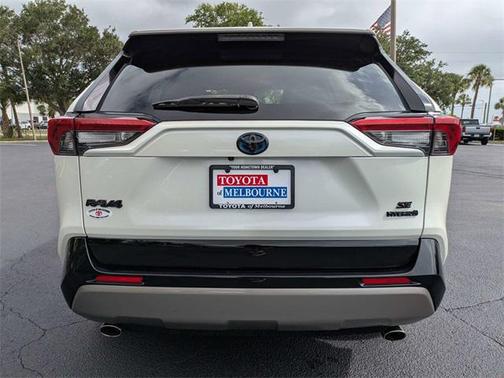2022 Toyota RAV4 Hybrid SE