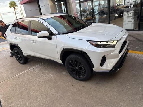 2022 Toyota RAV4 Hybrid SE