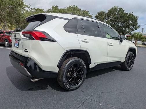 2022 Toyota RAV4 Hybrid SE