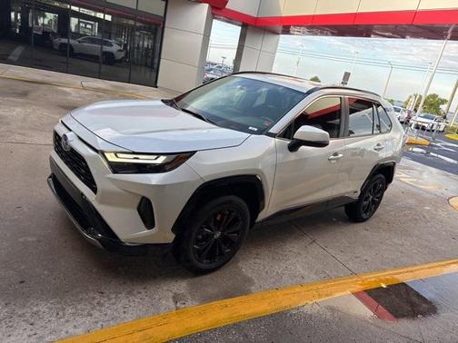 2022 Toyota RAV4 Hybrid SE