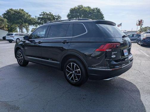 Deep Black 2021 Volkswagen Tiguan 2.0T SE