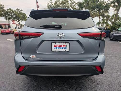 Moon Dust 2023 Toyota Highlander XLE