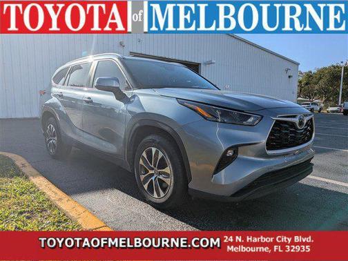 Moon Dust 2023 Toyota Highlander XLE