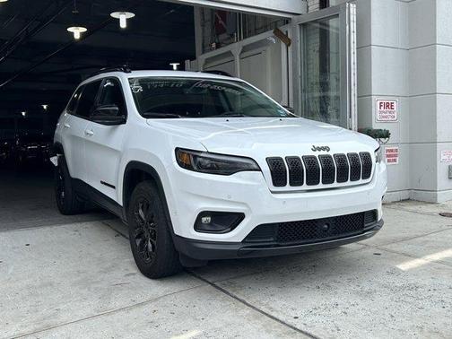 2023 Jeep Cherokee Altitude Lux