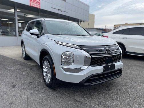 2025 Mitsubishi Outlander ES