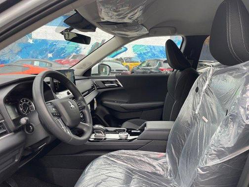 2025 Mitsubishi Outlander ES