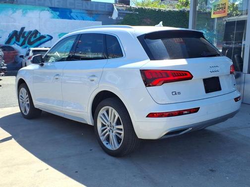 Ibis White 2020 Audi Q5 40 Premium Plus