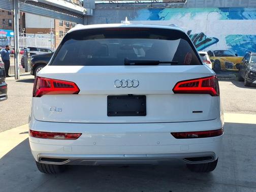Ibis White 2020 Audi Q5 40 Premium Plus