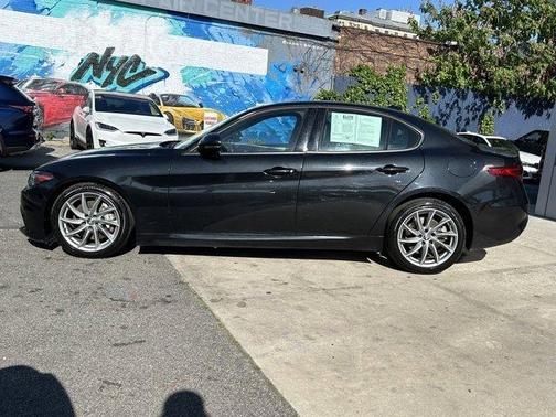 2023 Alfa Romeo Giulia Base