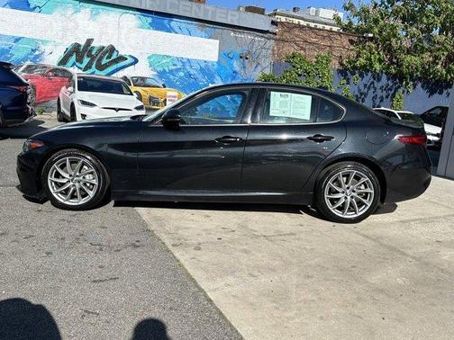 2023 Alfa Romeo Giulia Base