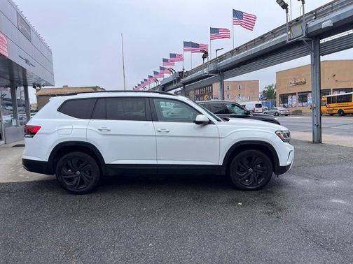 2022 Volkswagen Atlas 2.0T SE w/Technology