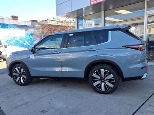 2026 Mitsubishi Outlander LE