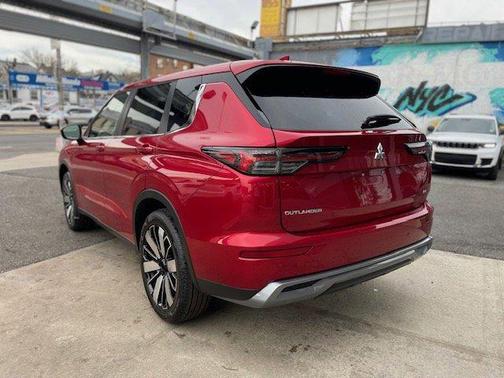 2025 Mitsubishi Outlander SE