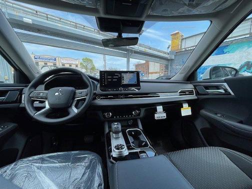 2025 Mitsubishi Outlander ES